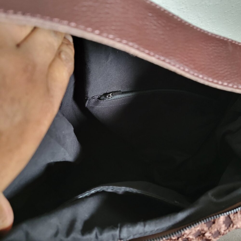 Elegant Women's Shoulder Bag - Picture 3 of 5